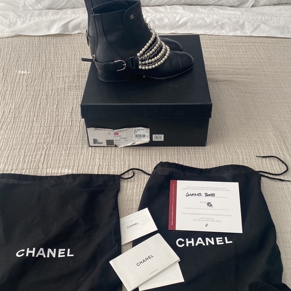 Authentic Chanel boots perfect condition - Picture 9 of 11